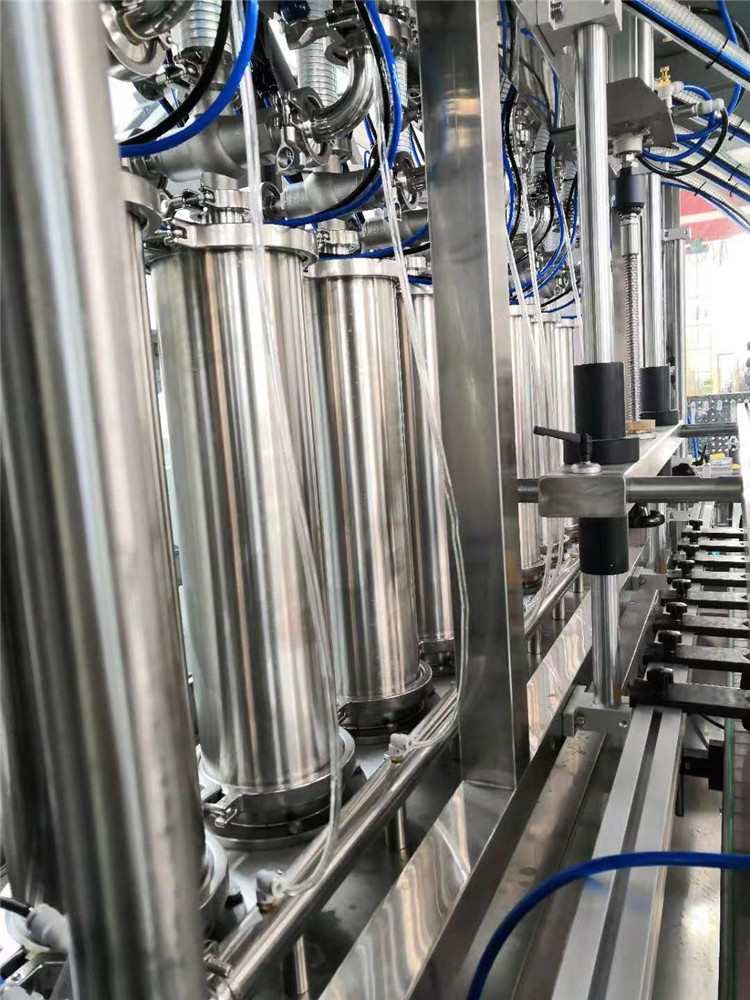 Makinë për mbushjen e vajit